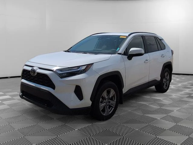Used 2025 White Toyota XLE image 1