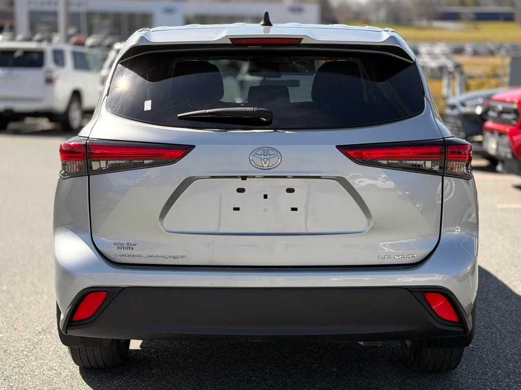 Used 2023 Silver Toyota LE image 4