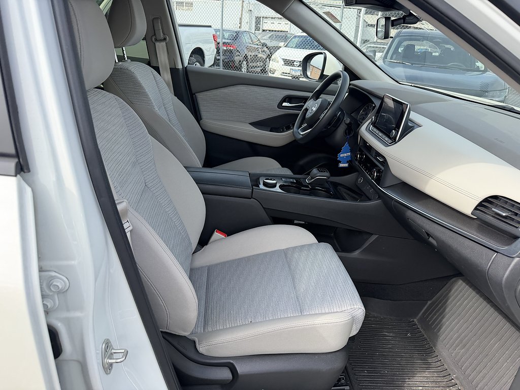 Used 2023 Pearl White TriCoat Nissan SV image 11
