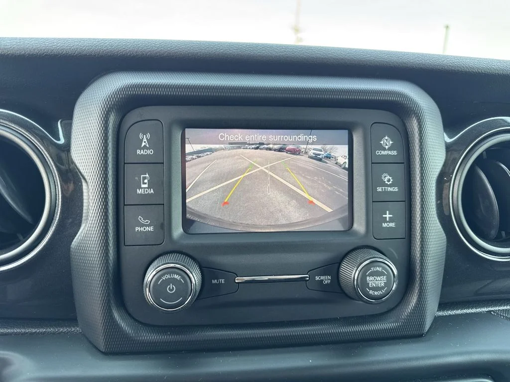 Used 2020 White Jeep Unlimited Sport Altitude image 17