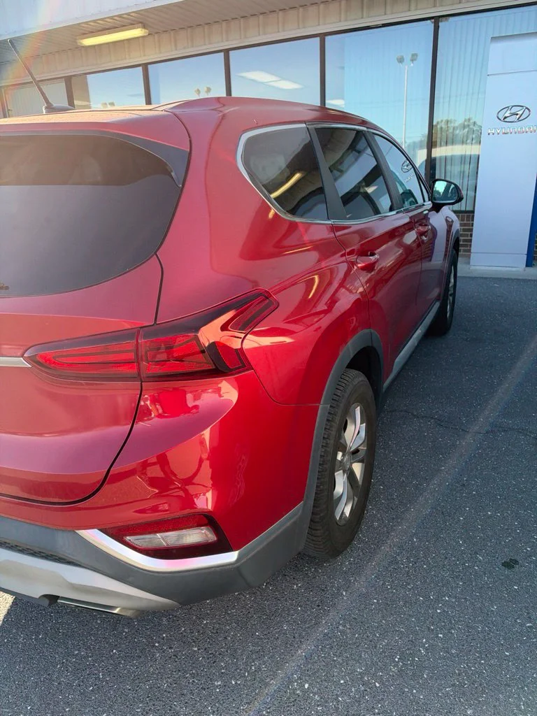 Used 2020 Red Hyundai SE image 11