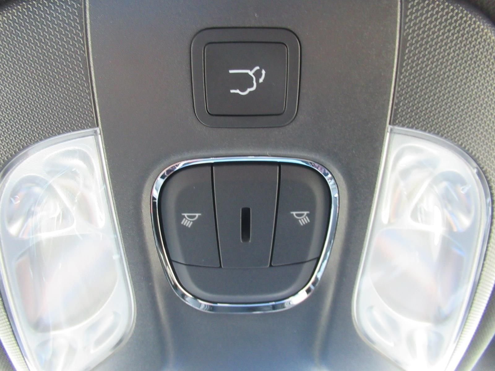 New 2026 Bright White Clear-Coat Exterior Paint Jeep Latitude image 31