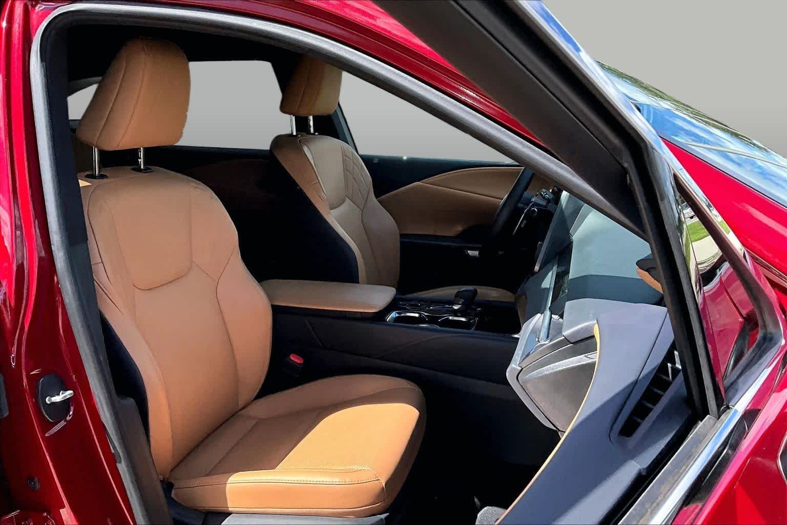 Used 2025 Matador Red Mica Lexus  image 9