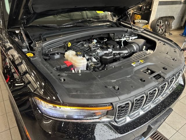 Certified Used 2023 Diamond Black Crystal Pearlcoat Jeep Laredo image 18