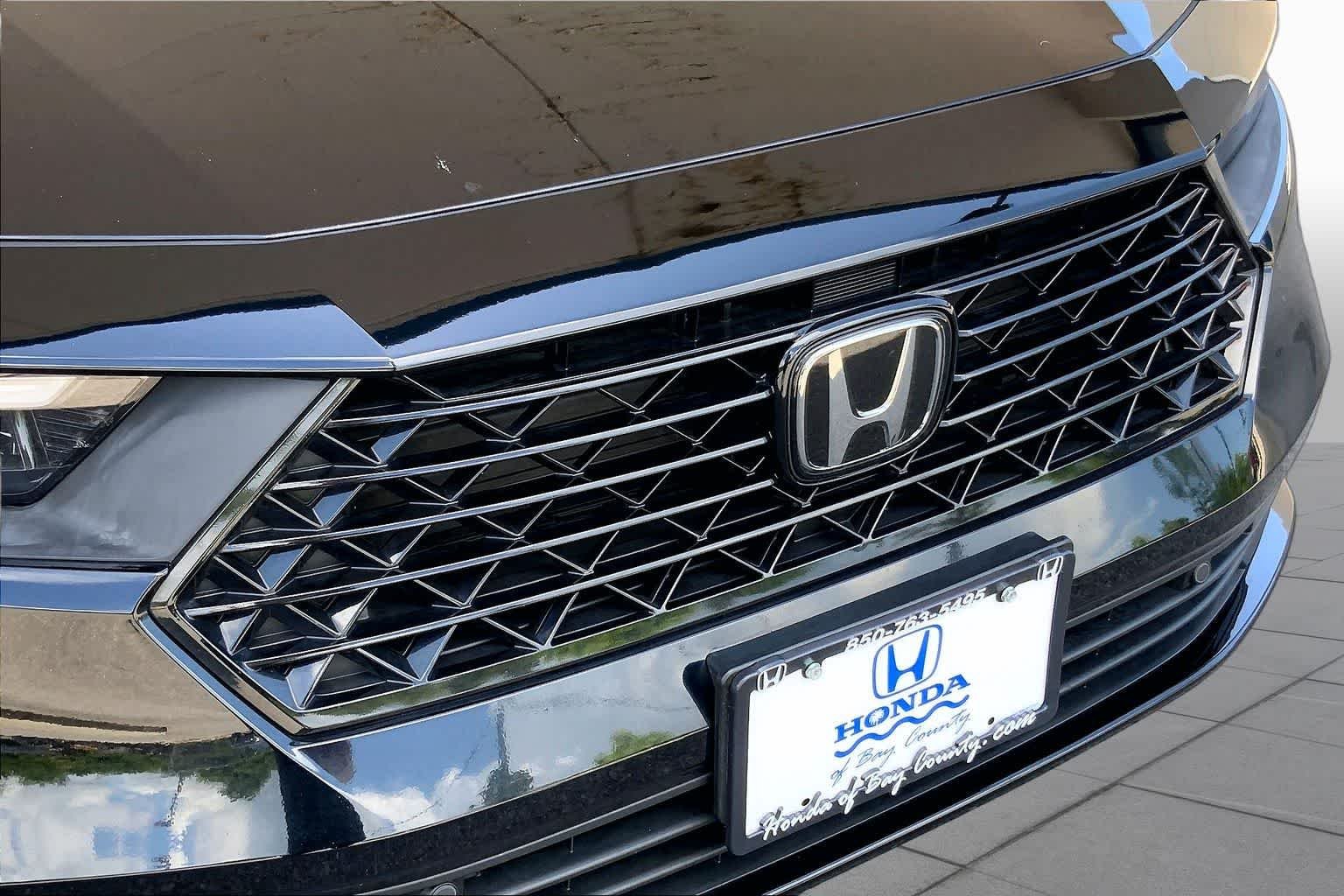 Used 2024 Crystal Black Pearl Honda Touring image 32