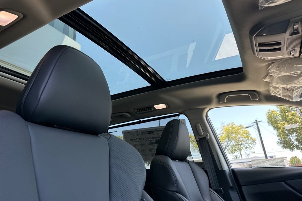 New 2026 CRYSTAL WHITE PEARL Subaru Limited 7-Passenger image 22