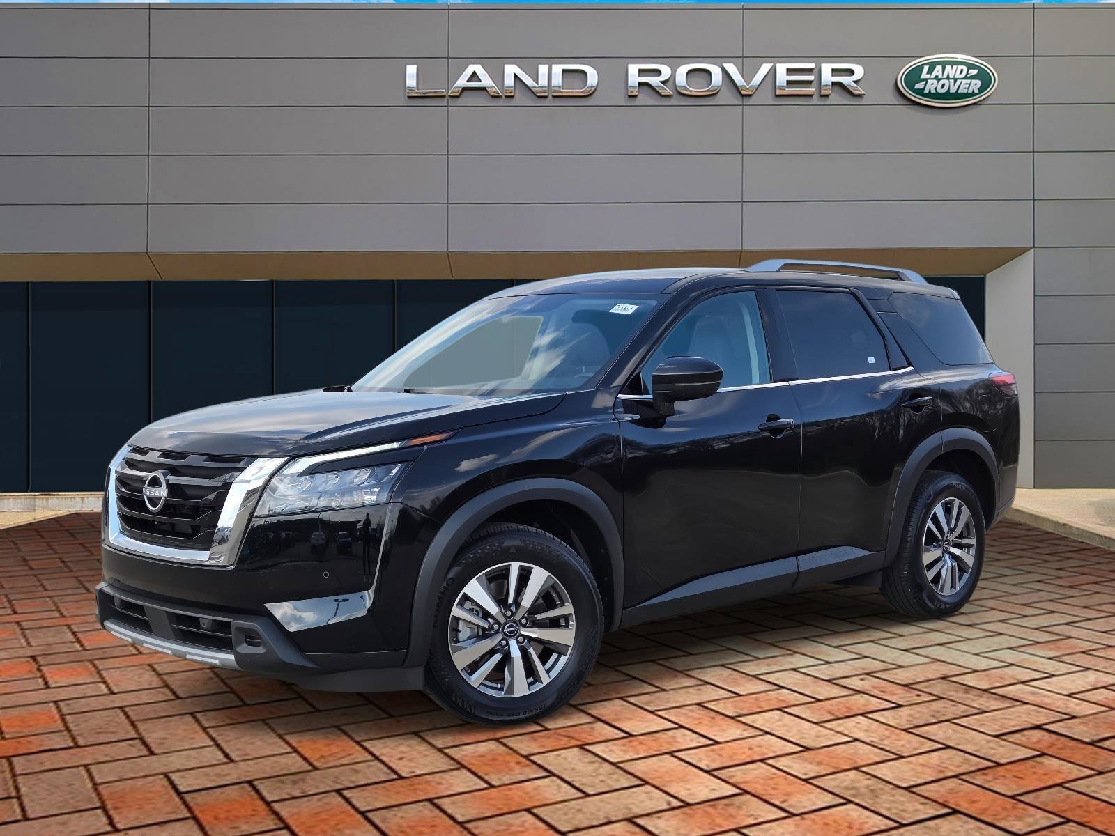 2025 Nissan Pathfinder SL 4WD's photo