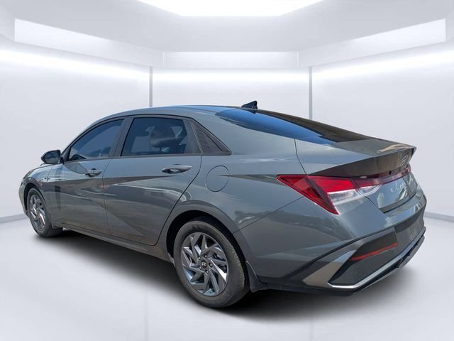Used 2024 Gray Hyundai SEL image 5