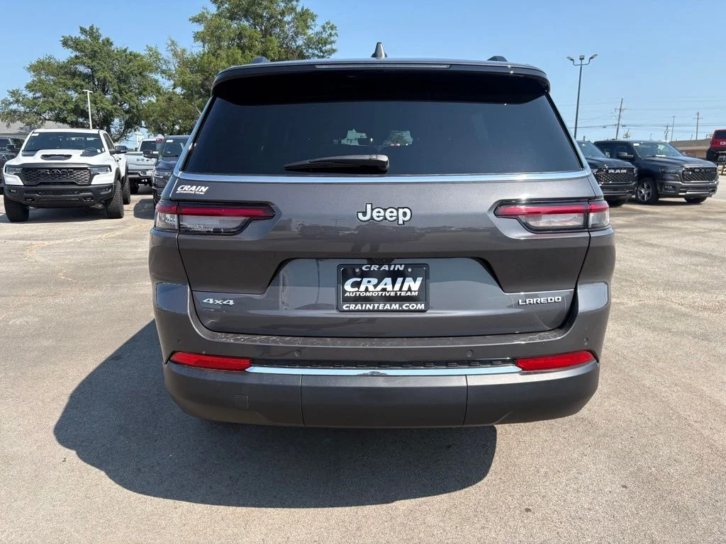 New 2026 Baltic Gray Metallic Clear-Coat Exterior Paint Jeep Laredo image 8