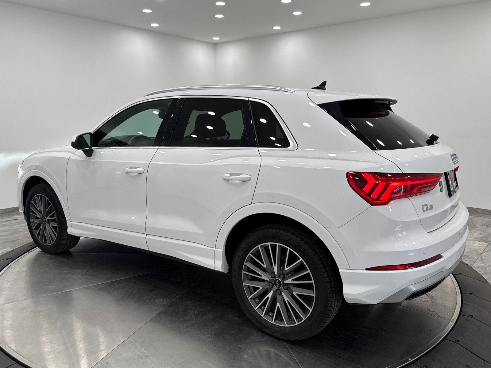 2022 Audi Q3 Premium photo 4