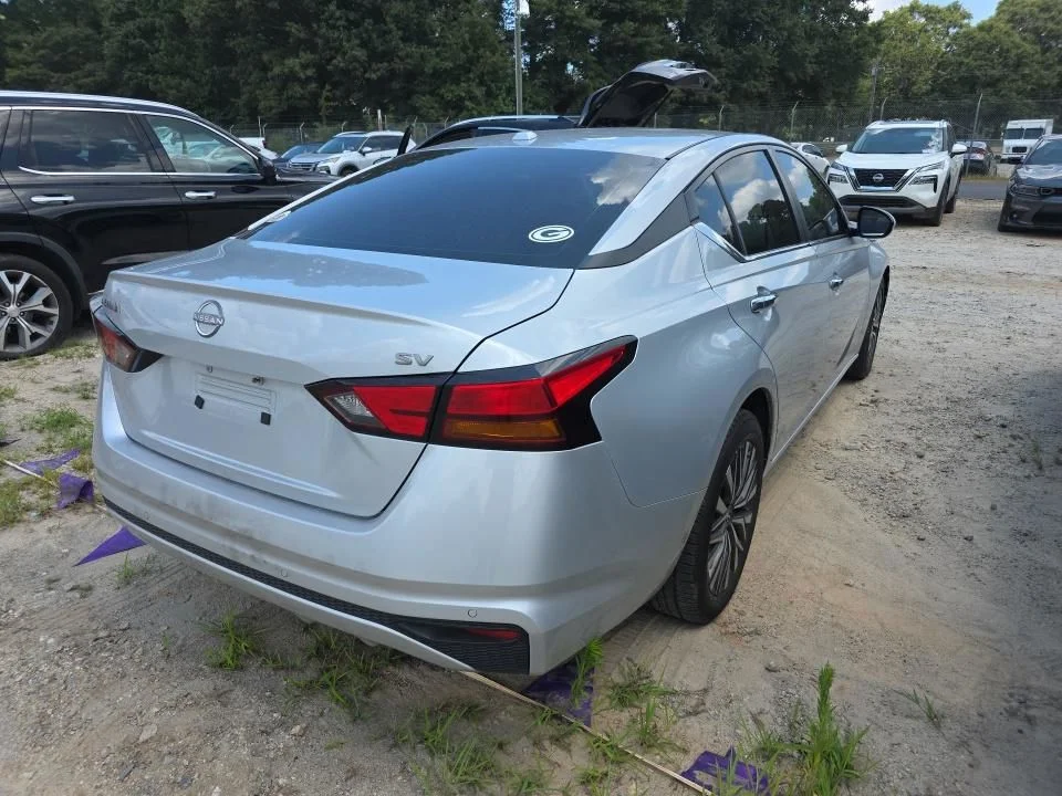 Certified Used 2023 Silver Nissan 2.5 SV image 4