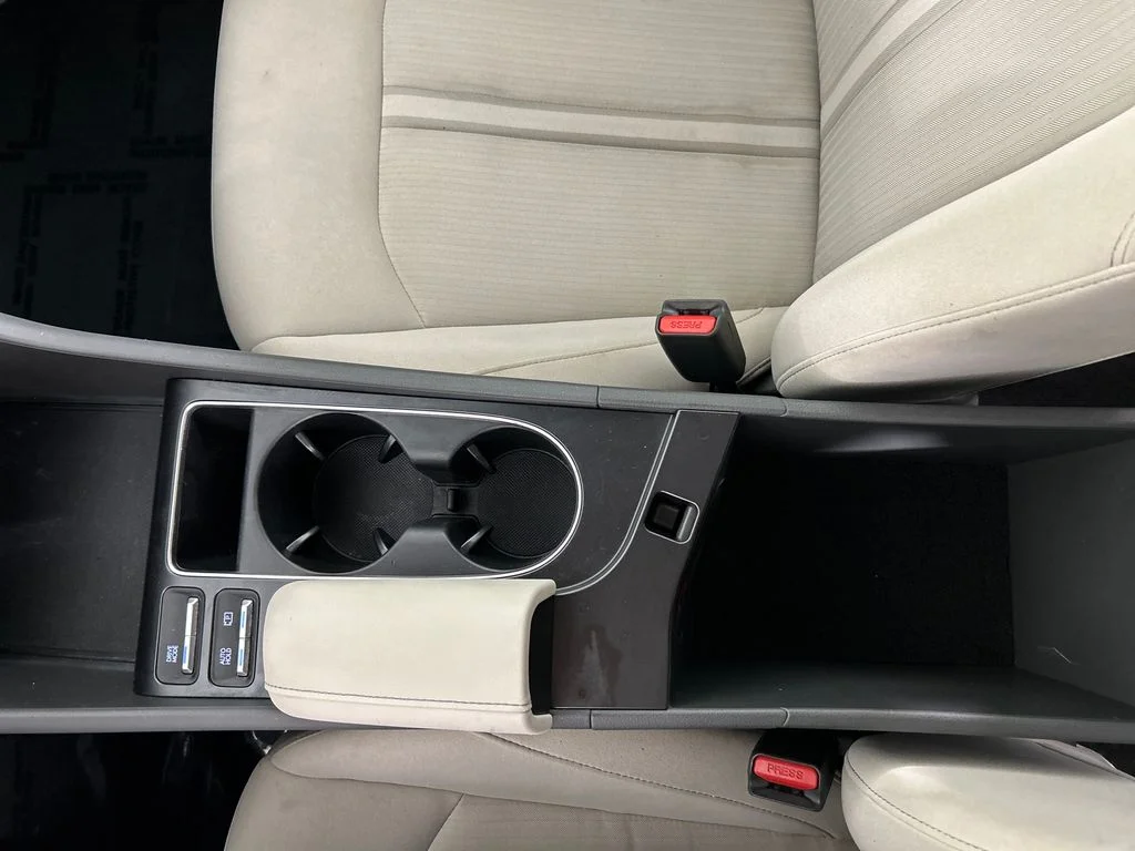 Used 2025 Silver Hyundai SEL image 14