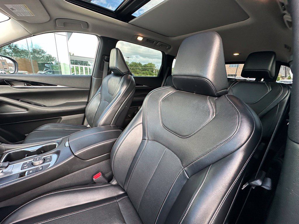 Used 2023 Gray INFINITI PURE image 24