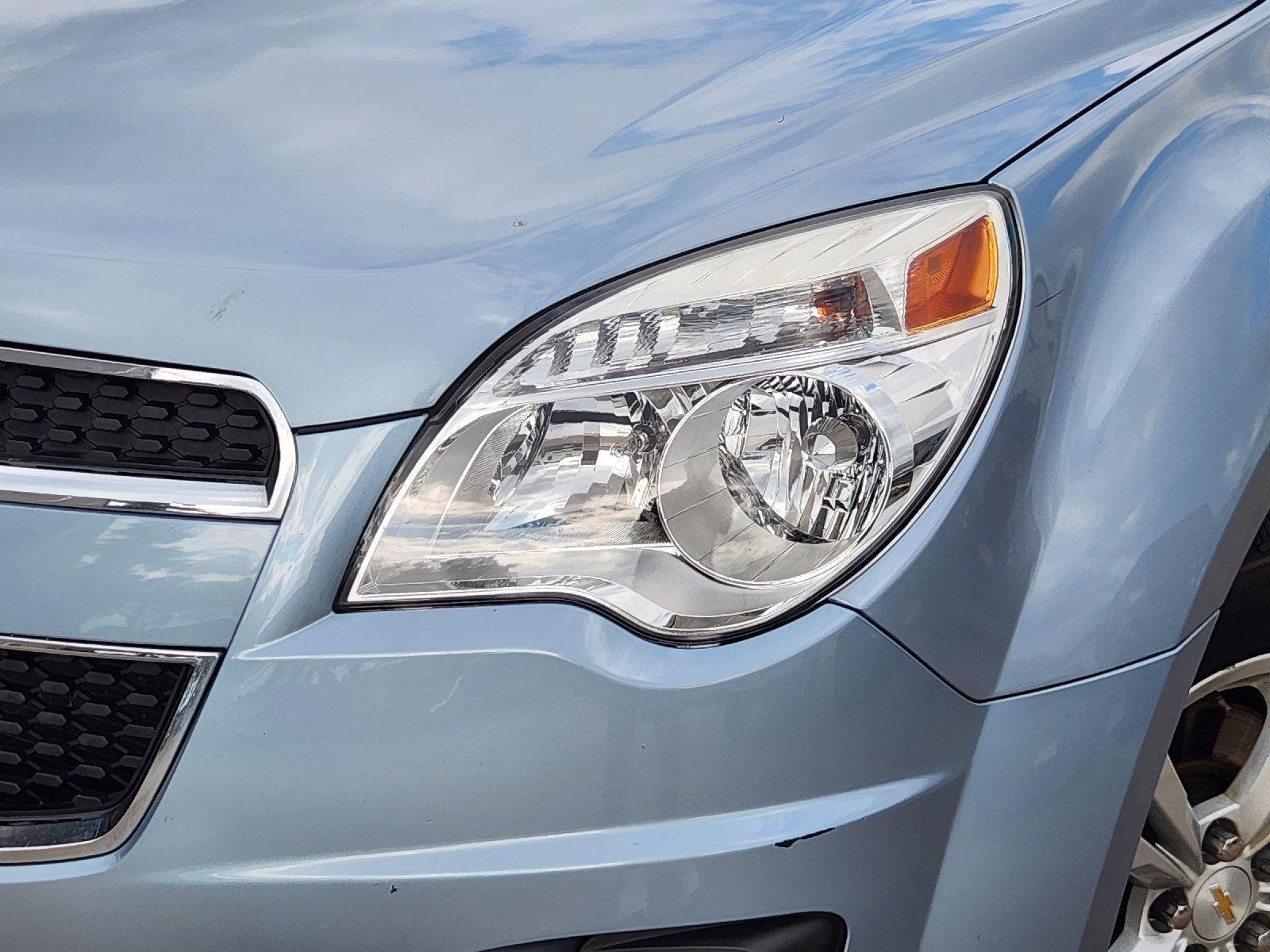 Used 2015 SILVER TOPAZ METALLIC Chevrolet LT image 9