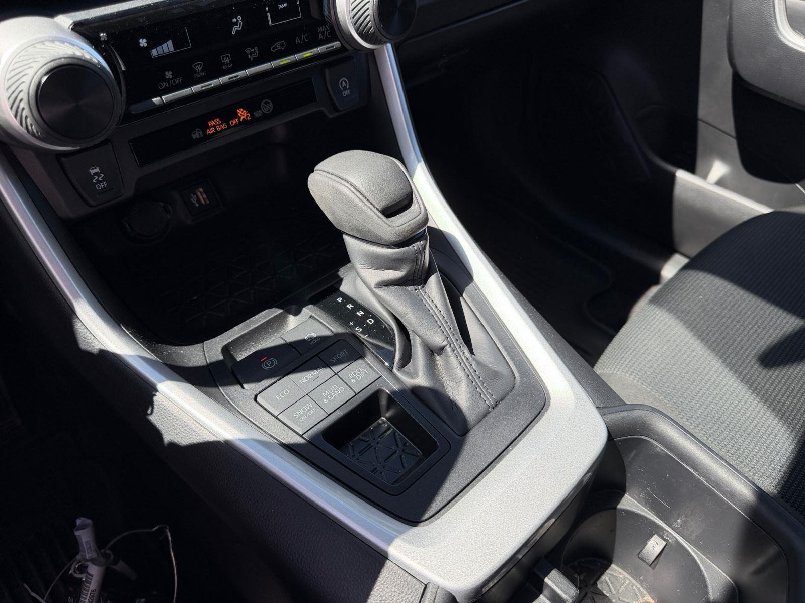 2024 Toyota RAV4 LE - Photo 15