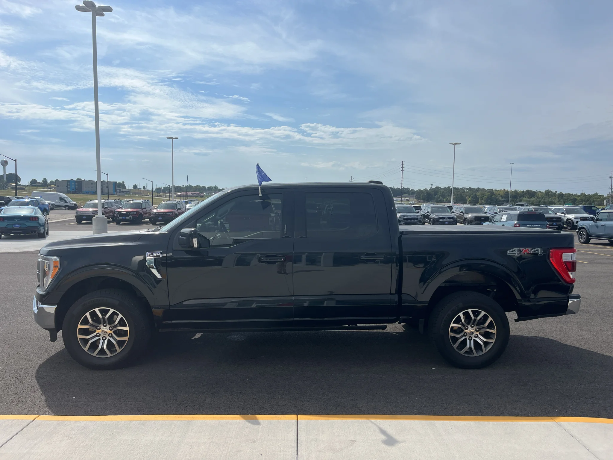 Used 2022 Agate Black Metallic Ford LARIAT image 8