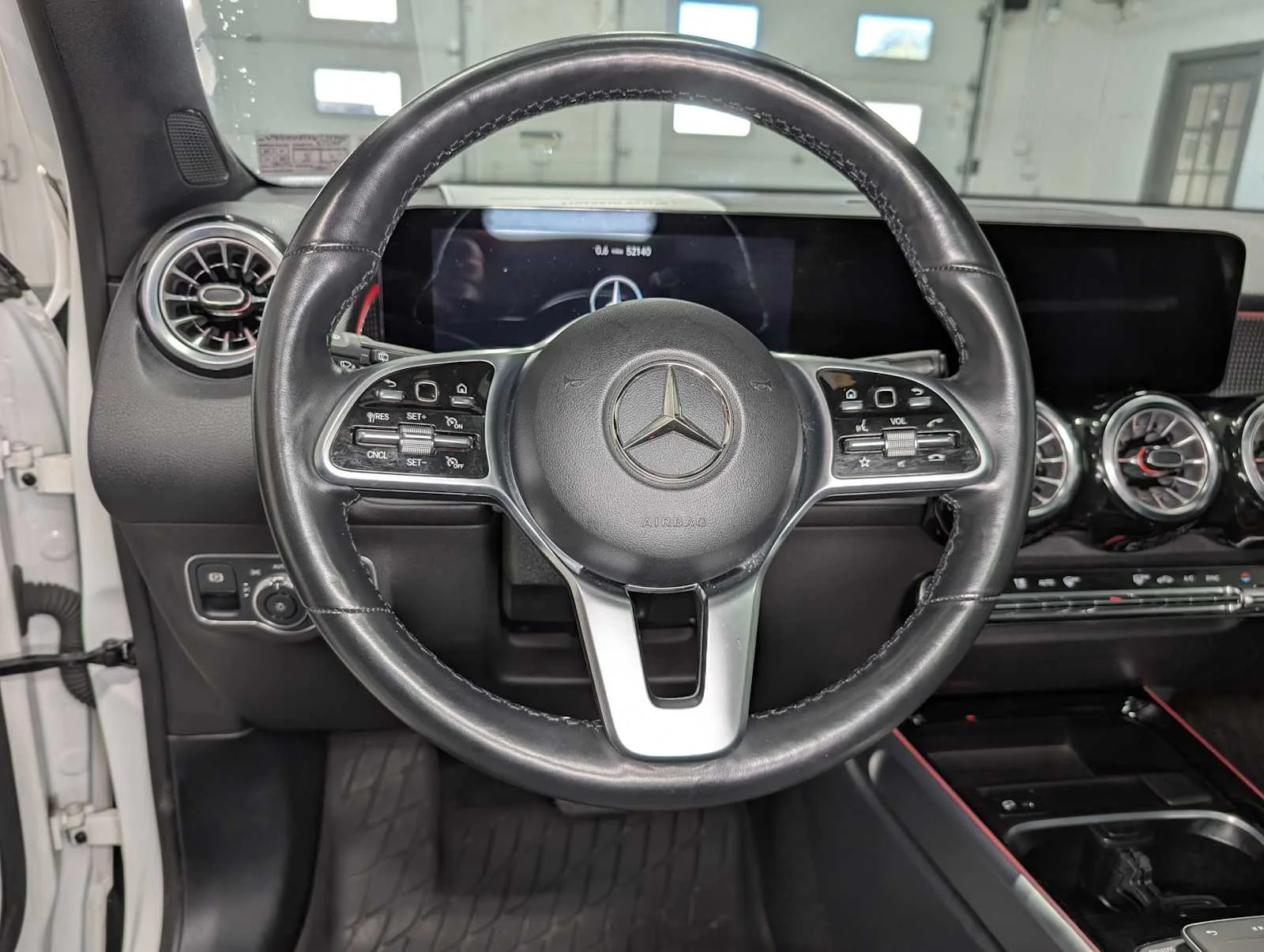 Used 2022 Polar White Mercedes-Benz GLB 250 image 32