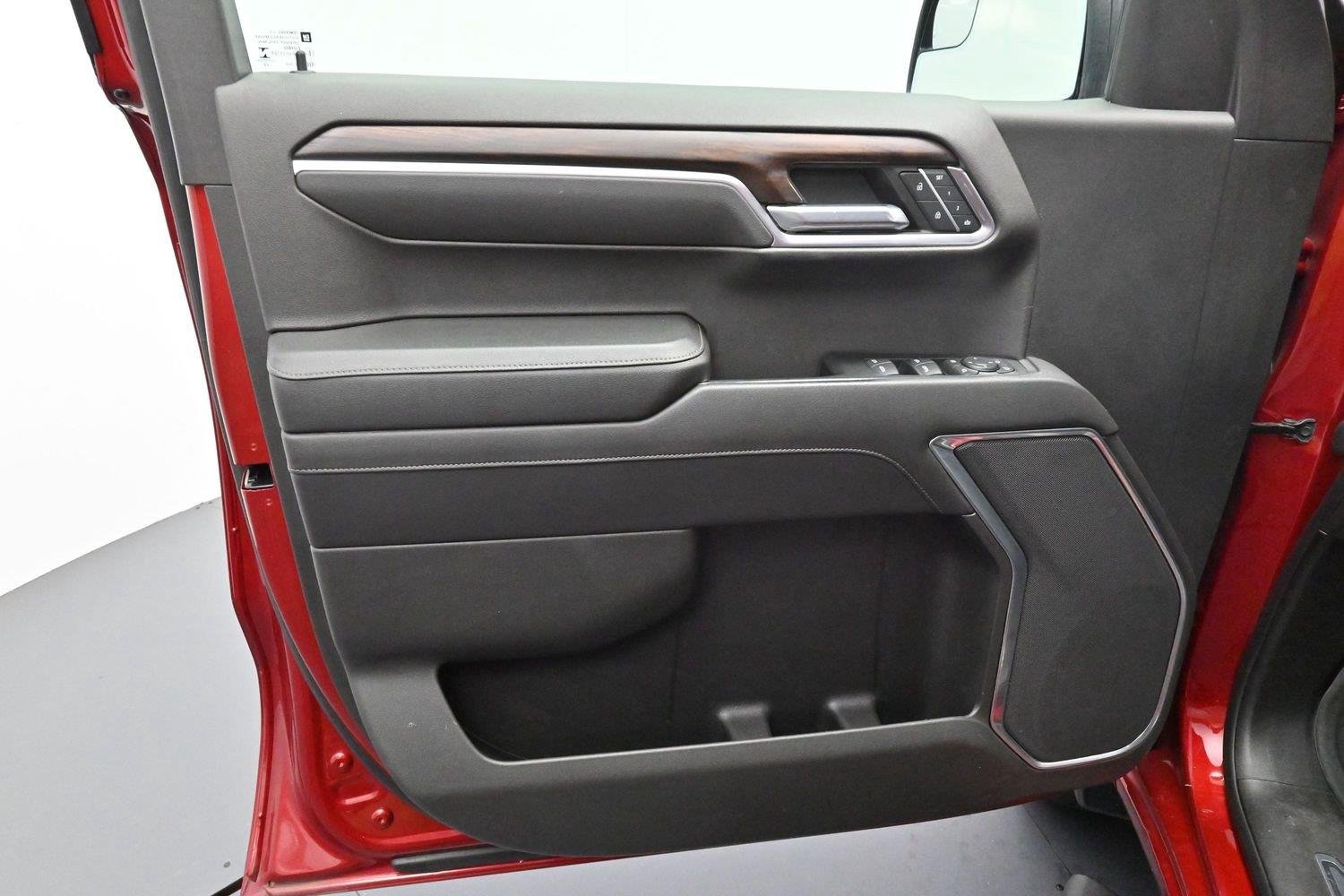 Used 2022 CAYENNE RED TINTCOAT GMC SLT image 10