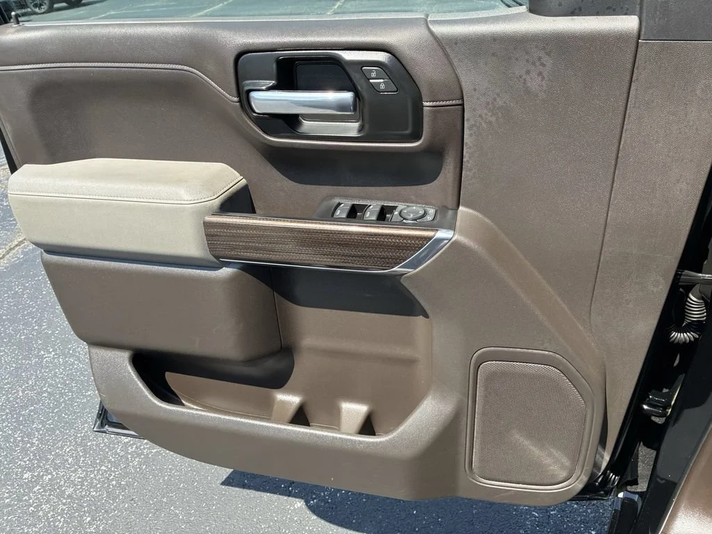 Used 2019 BLACK Chevrolet LT image 15