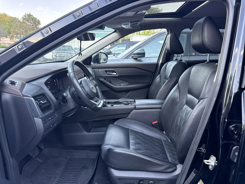 Used 2023 Black Nissan Platinum image 16