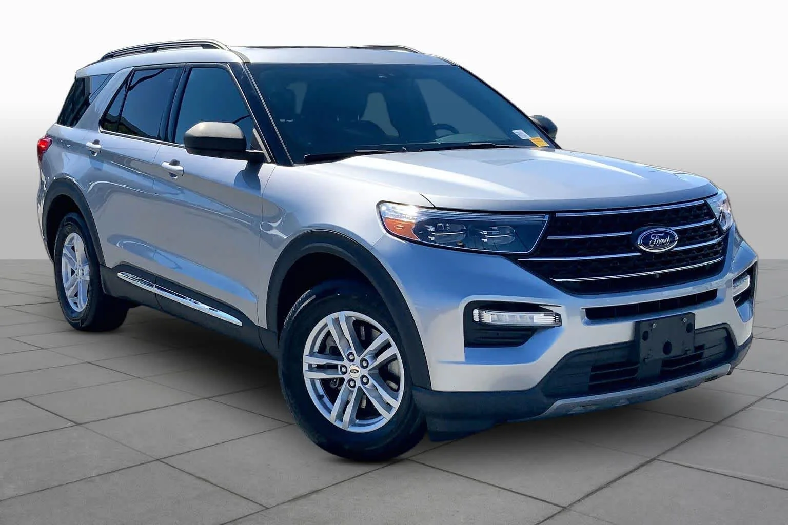 Used 2020 Iconic Silver Metallic Ford XLT image 3