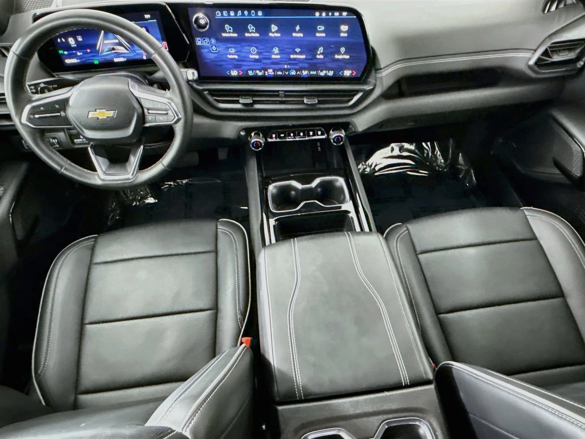 Used 2025 Summit White Chevrolet LT - Extended Range image 25