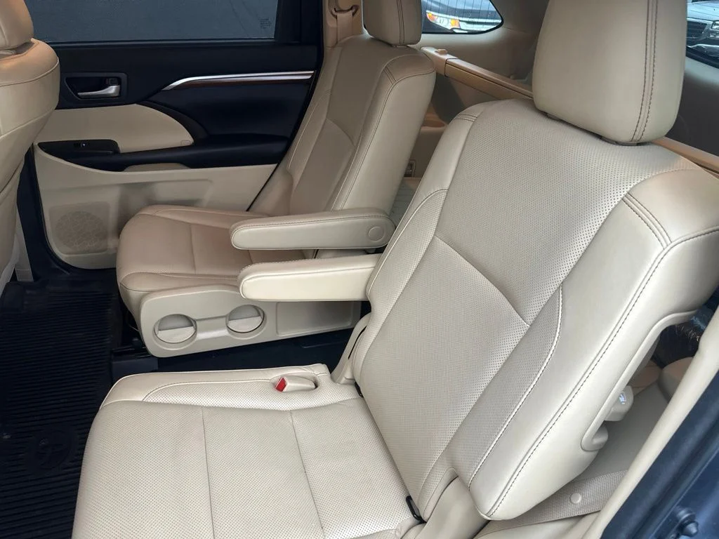 Used 2018 Shoreline Mist Toyota Limited Platinum image 14