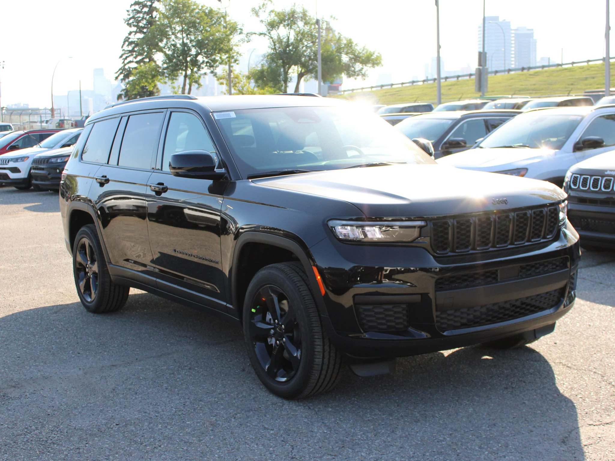 New 2025 Black Jeep Altitude* 4x4, Sunroof, Trailer Tow Package, Heated Leather image 4
