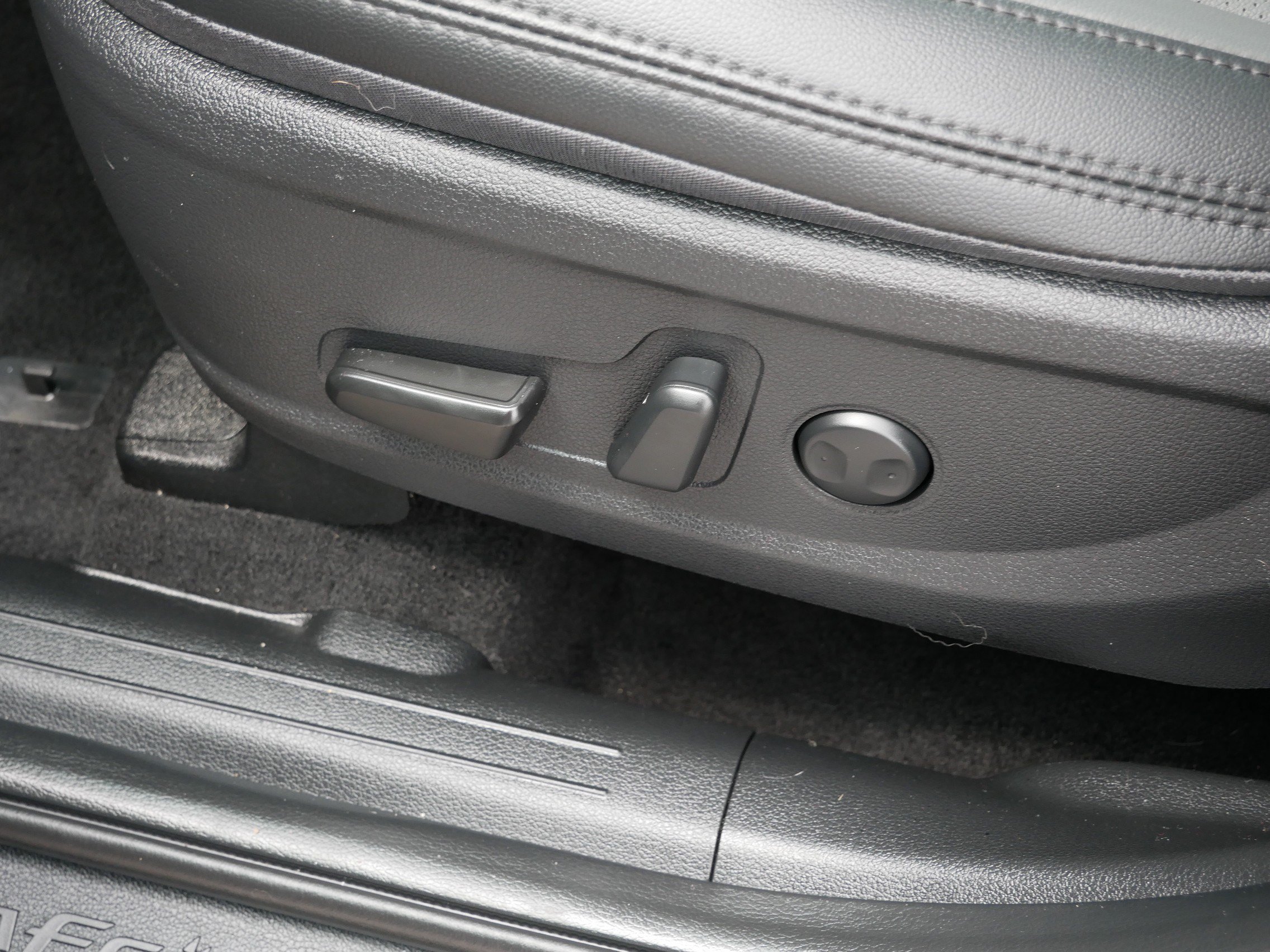 Certified Used 2023 Shimmering Silver Hyundai SEL image 20