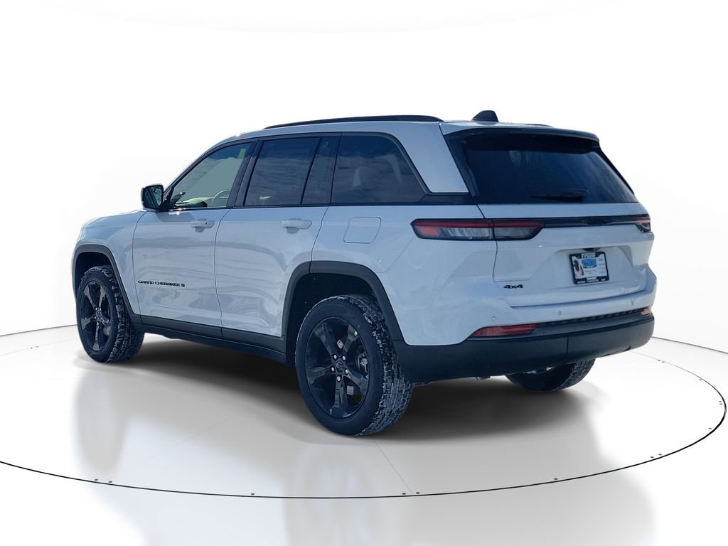 New 2026 Bright White Clear-Coat Exterior Paint Jeep Limited image 3