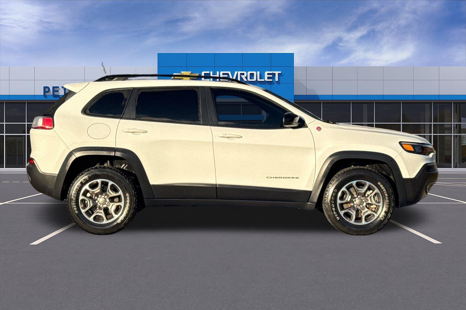 Used 2022 White Jeep Trailhawk image 3
