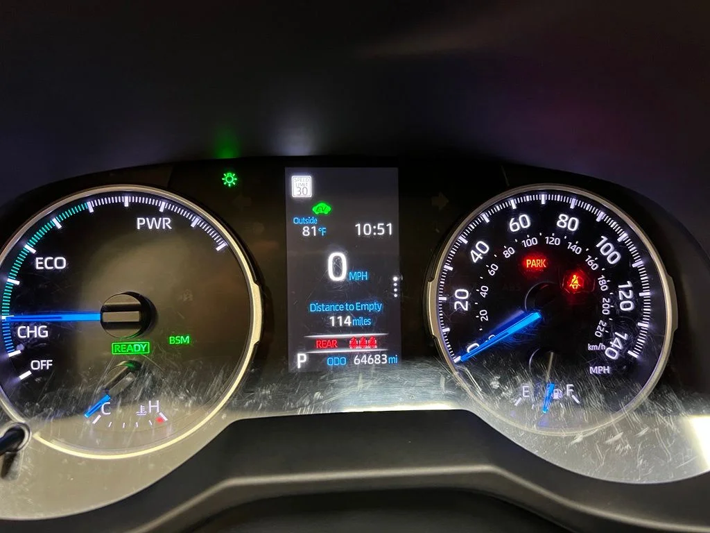 Used 2022 White Toyota XLE image 22