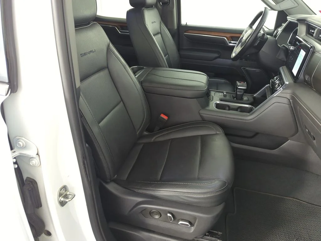 Used 2023 White GMC Denali image 35