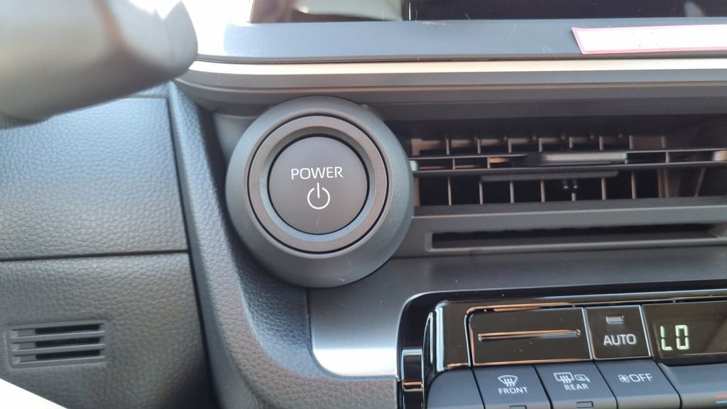 New 2027 Wind Chill Pearl <sup>1</sup> Toyota  LE image 24