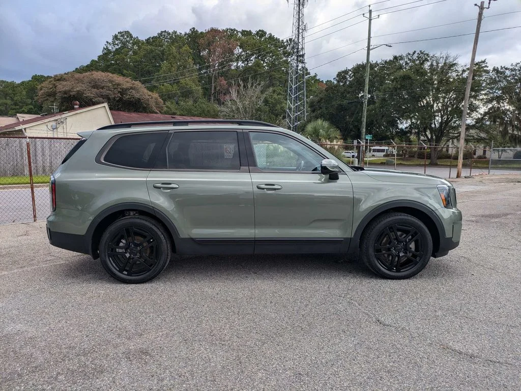 Used 2025 Jungle Green Kia SX X-Line image 3