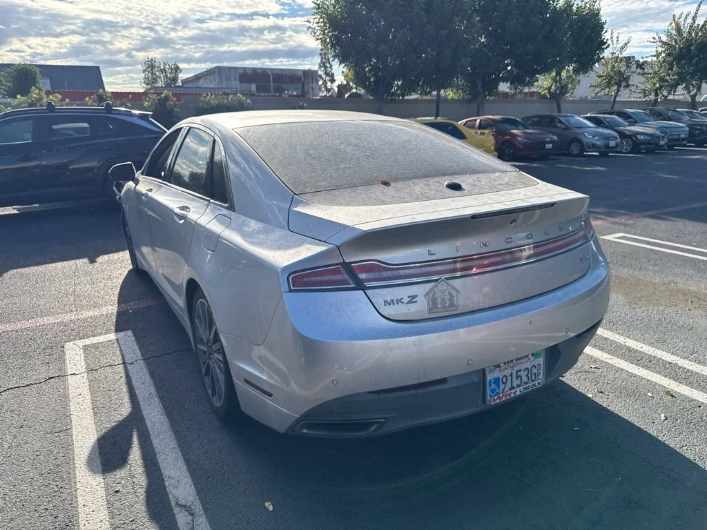 Used 2016 Silver Lincoln Base image 2