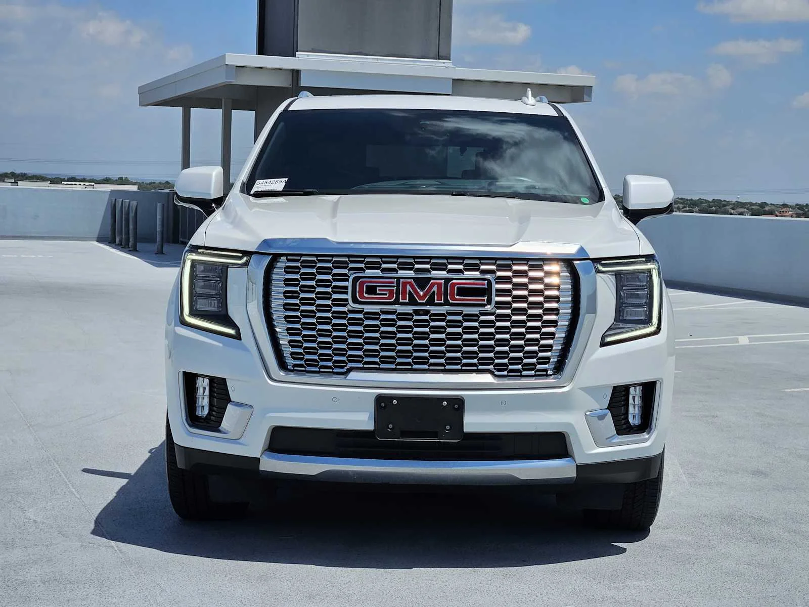 Used 2023 White Frost Tricoat GMC Denali image 2