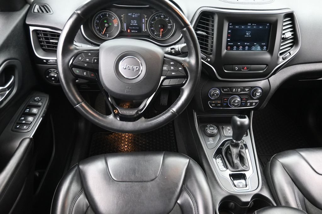Used 2019 Silver Jeep Latitude Plus image 14