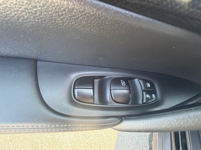 Used 2020 Black Nissan SL image 9