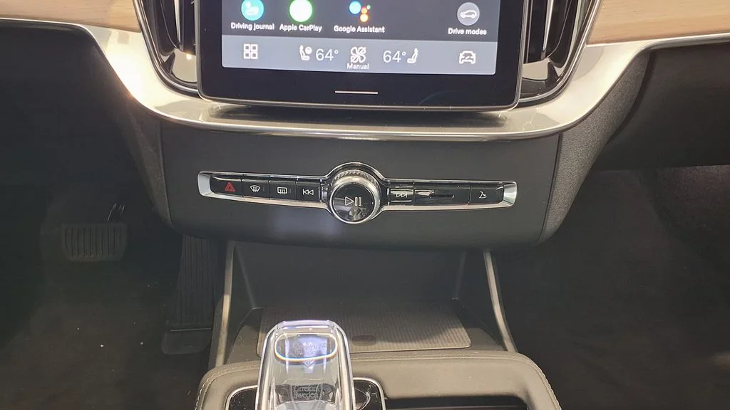 2026 Volvo XC90 Plus - Photo 28