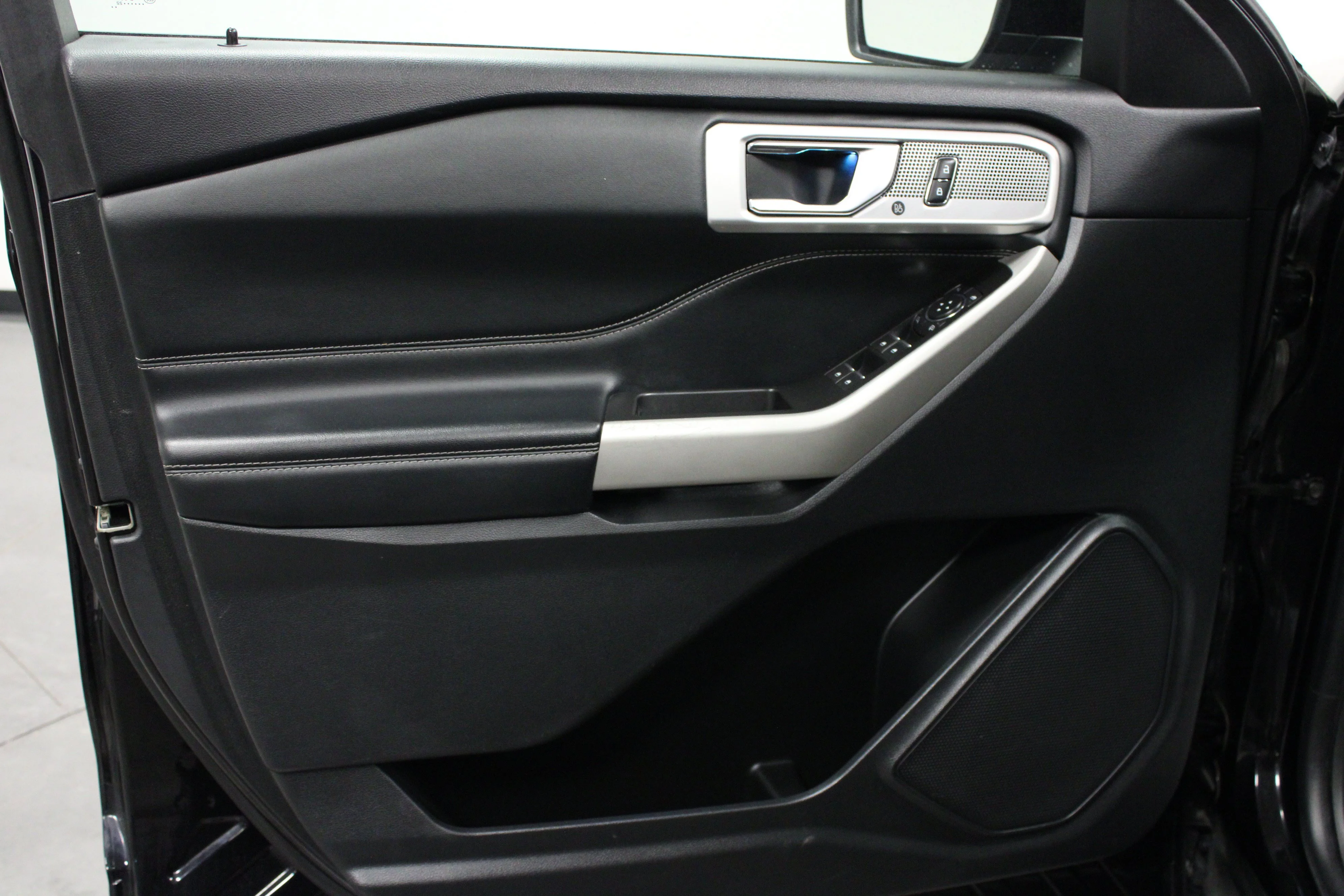 Used 2022 Black Metallic Ford Limited image 11