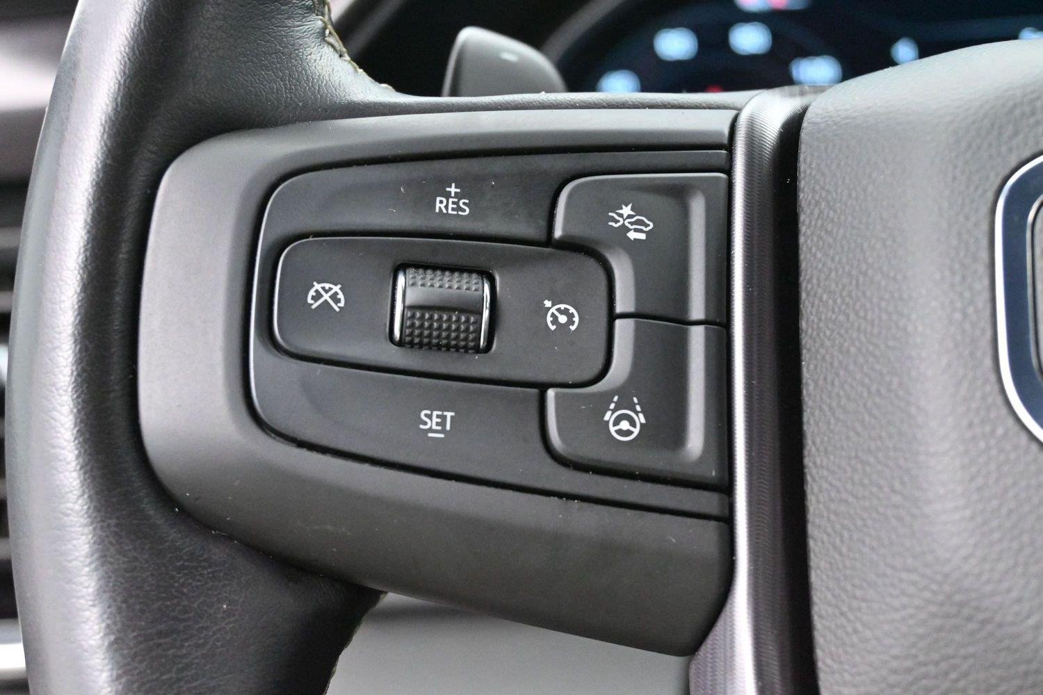 Used 2025 White Frost Tricoat GMC Denali Ultimate image 18