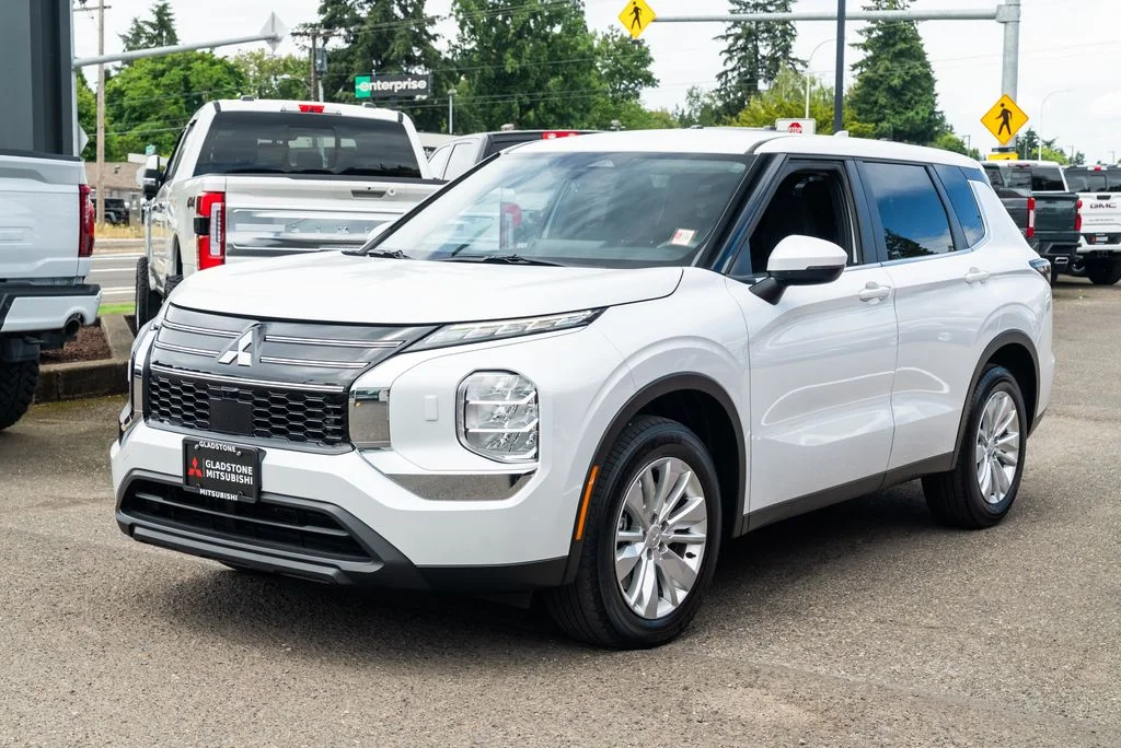 Used 2025 White Mitsubishi ES image 3
