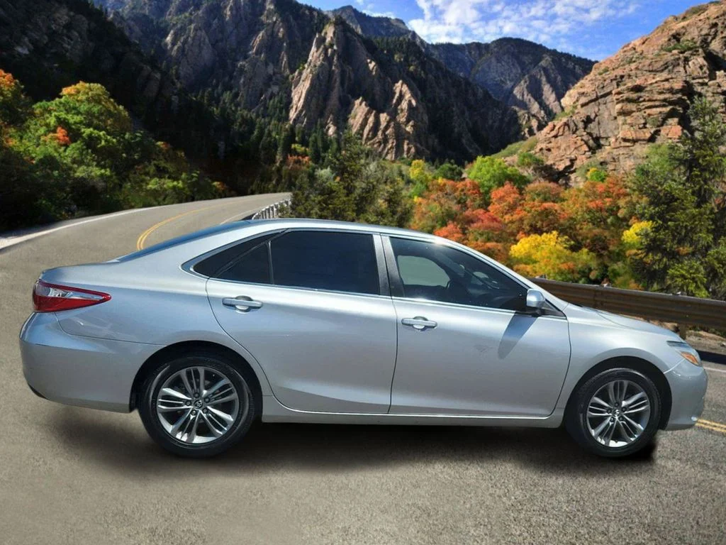 Used 2016 Silver Toyota SE image 2