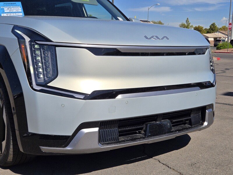 Used 2024 Ivory KIA LAND AWD image 8