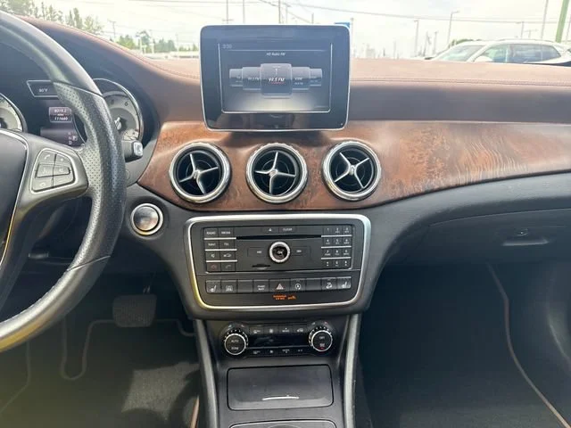 Used 2017 Cirrus White Mercedes-Benz GLA 250 image 21