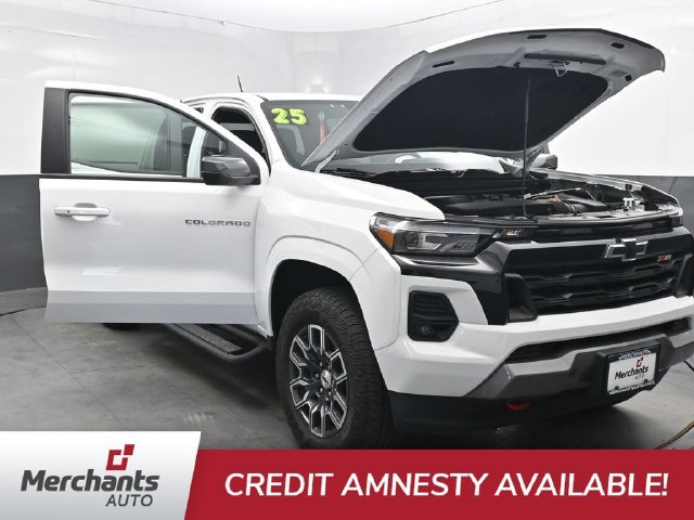 Used 2025 White Chevrolet Z71 image 41