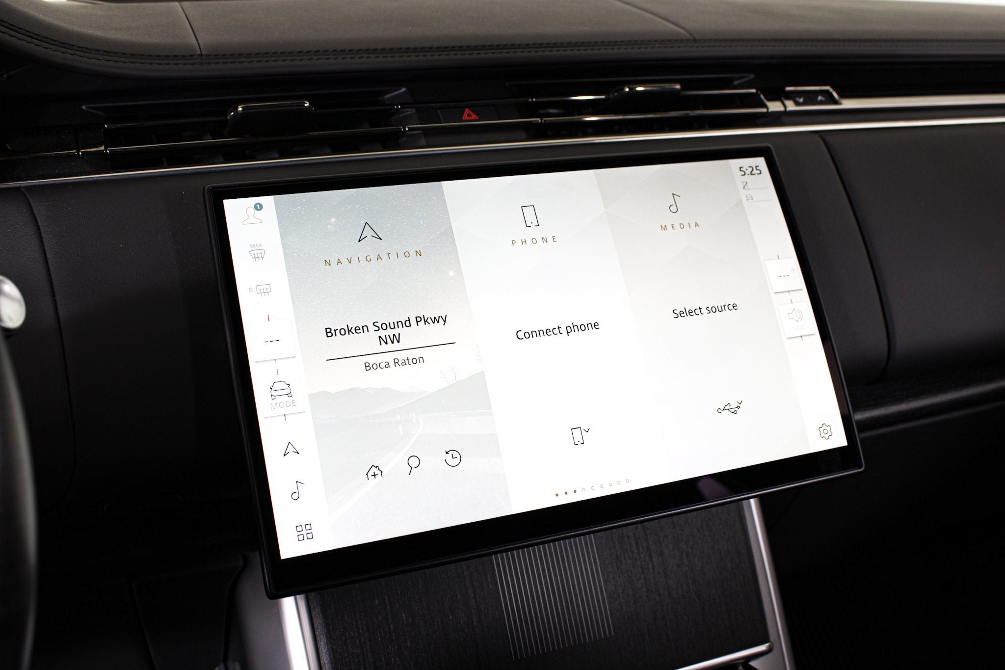 Used 2025 Black Land Rover Autobiography image 35