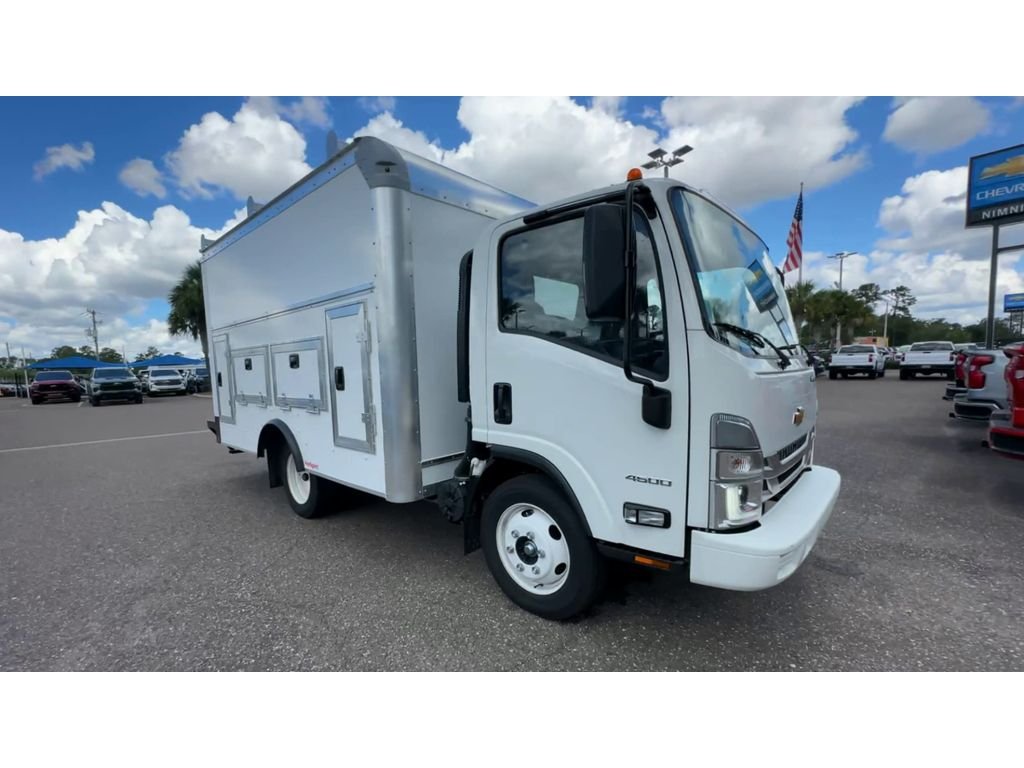 New 2024 Arc White Chevrolet MEDIUM ASH GRAY image 8