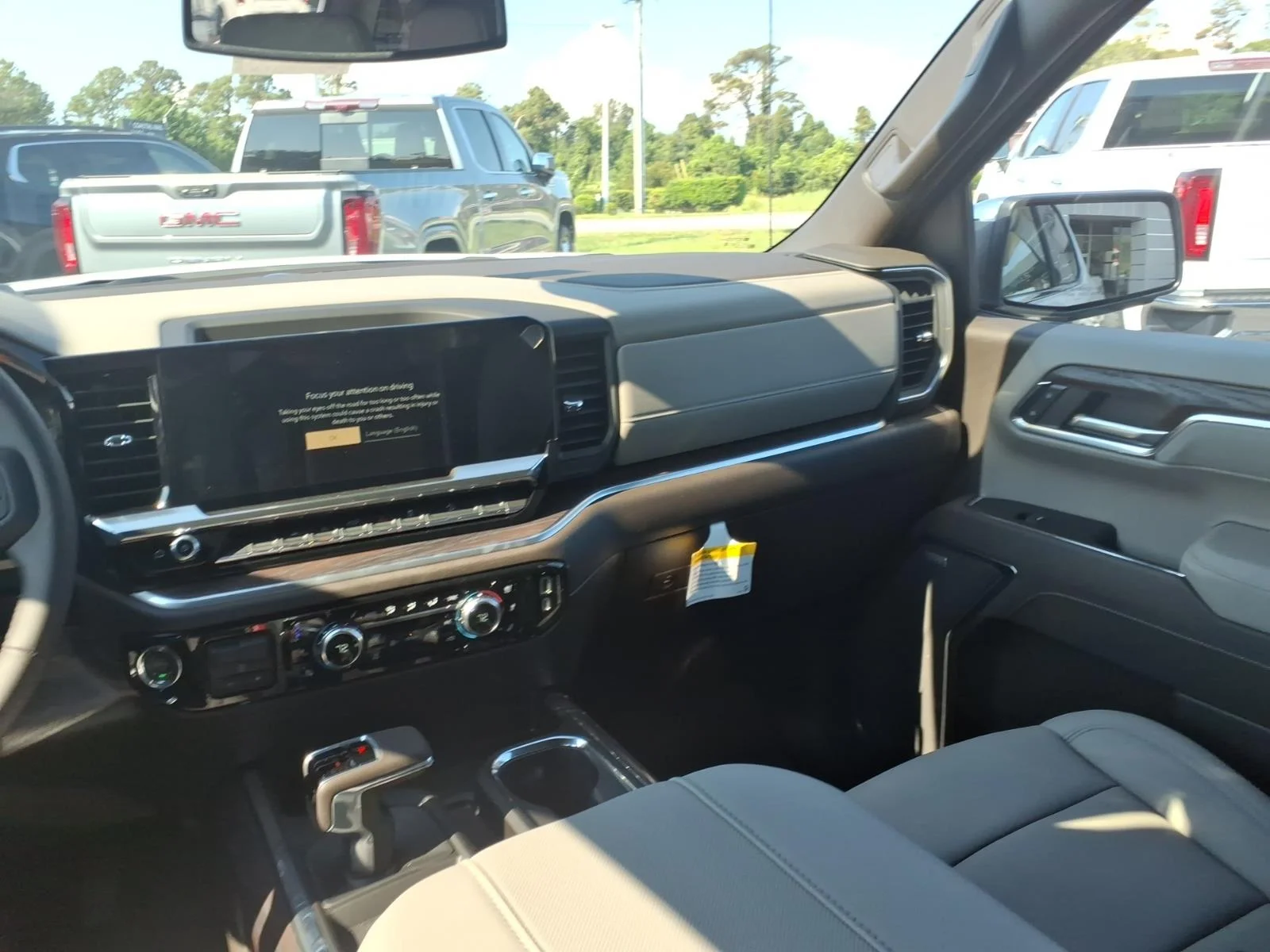 2026 GMC Sierra 1500 SLT - Photo 9